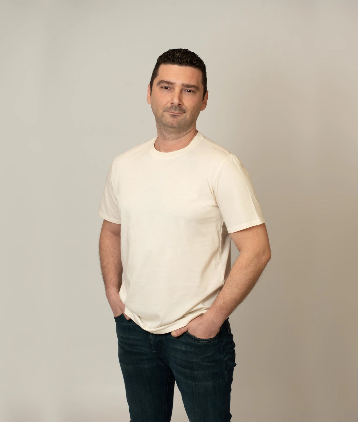 Male model wearing size L soft, sustainable organic cotton T-shirt.