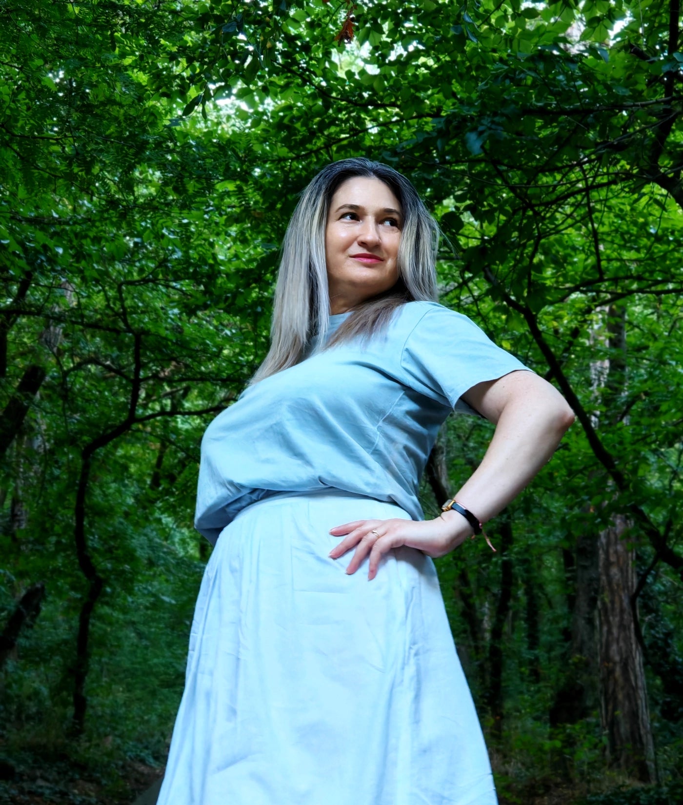 Female model wearing size XS natural indigo-dyed organic cotton T-shirt.