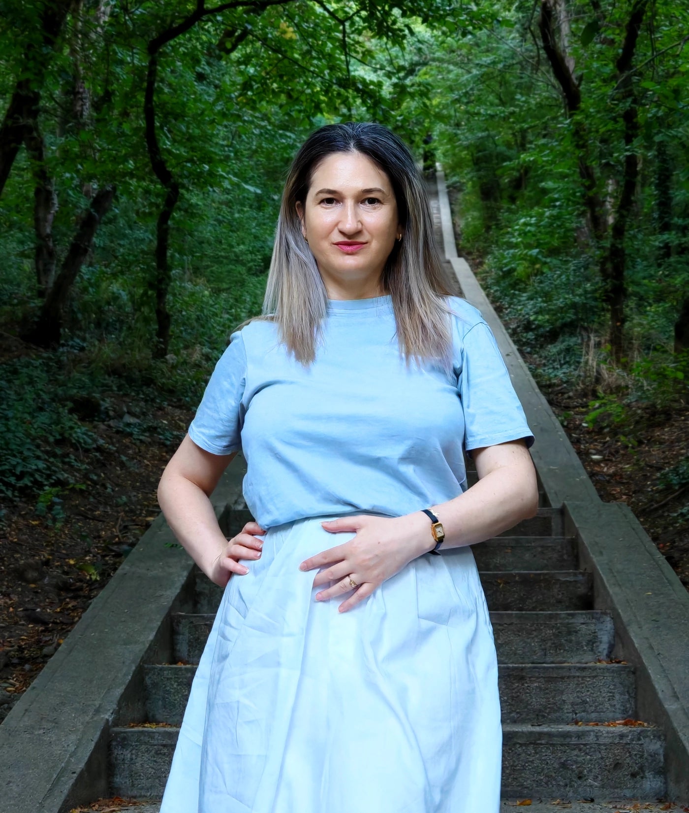 Female model wearing natural indigo-dyed organic cotton T-shirt.